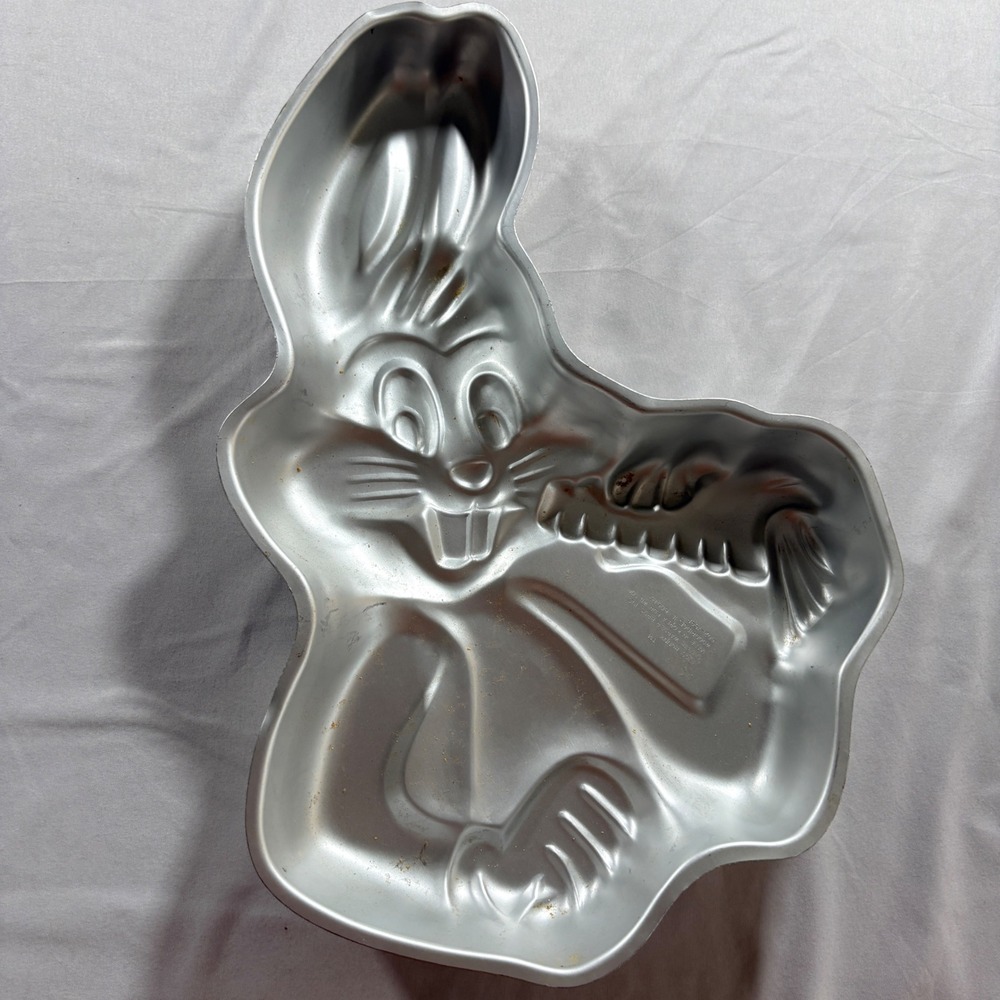 Wilton Bugs Bunny Cake Pan Vintage 1978 Looney Tunes Aluminum Character Mold